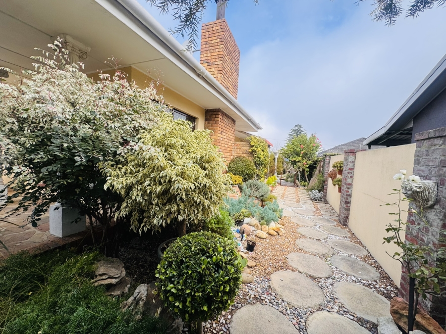 To Let 4 Bedroom Property for Rent in Goedehoop Western Cape